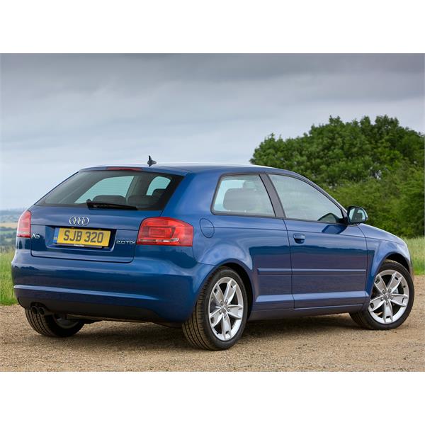 AUDİ A3 8P 2009-2012 2 KAPILI STOP LAMBASI SOL MARELLİ