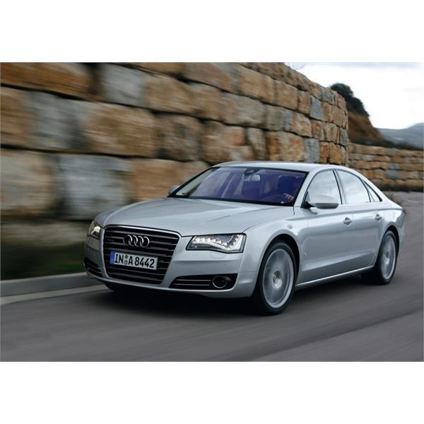 AUDİ A8 2014-2020 ÖN PANJUR ARMASI KROM ORİJİNAL