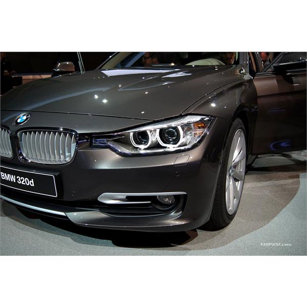 BMW 3 SERİSİ F30 MODERN ÖN TAMPON SİS ÇITASI GRİ SAĞ ORİJİNAL